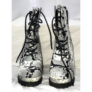 Cape Robbin Womens Winnie 7M Black White Snake Print Chunky Heel Lace Up Boots